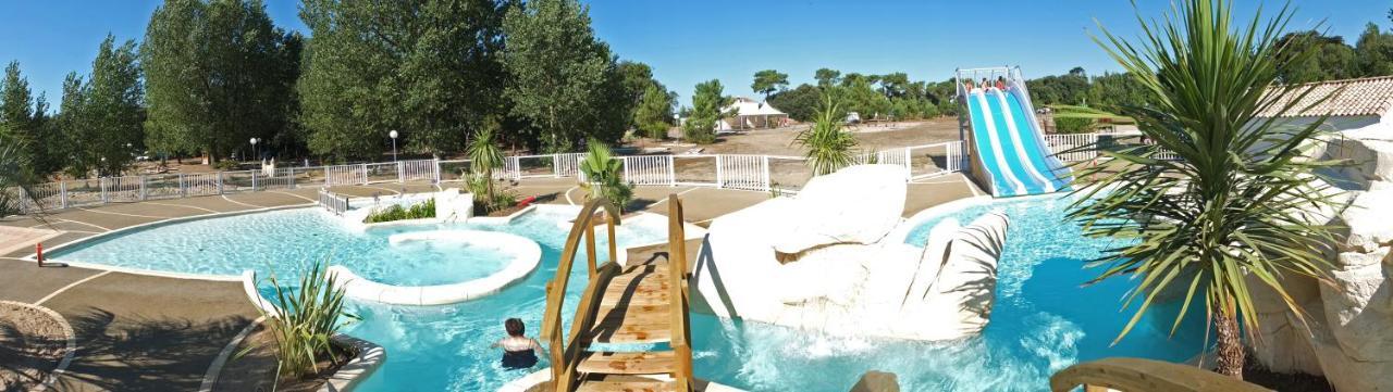 Domaine Du Collet**** Hotel Villeneuve-en-Retz Exterior photo